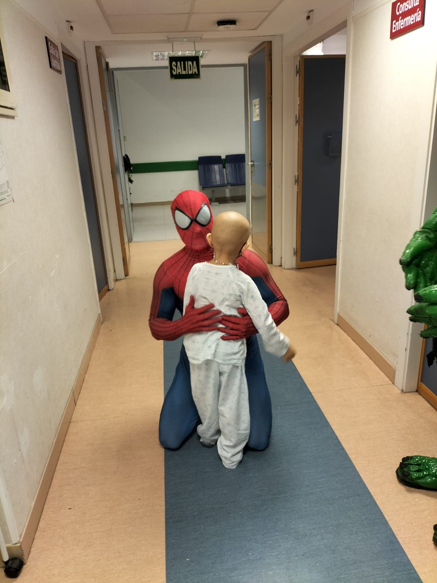 No nos cansamos de las visitas de nuestros superheroes 🕷️🕸️ favoritos. Mil gracias 🤗 a <a href="/Proyectomarpozo/">proyecto mar pozo por la sonrisa de un niño</a> por estos instantes de felicidad 💚.

#SomosHUVR #OncoRTdaVida
#HumanizaHUVR <a href="/HospitalUVRocio/">Hospital Universitario Virgen del Rocío</a>
<a href="/HumanizAndal/">HumanizAndalucía</a> 🏥