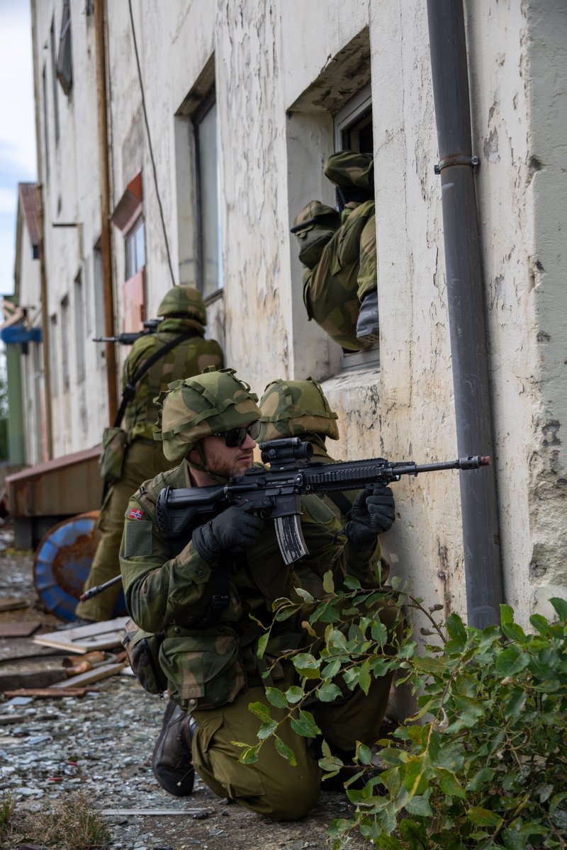 Denne uken har HV-områder i Agder og Rogaland heimevernsdistrikt 08 trent på militære operasjoner i urbant terreng. Bildene er tatt på Kverneland og i Stavanger sentrum.