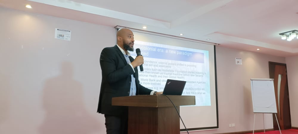 RobertwaMaina's tweet photo. #TheEaglesUpdates #MeshaScienceCafe
Dr. Sam Oti (PHD), There is need for African Governments to invest on their health care system as well as ensure there is accountability of resources and funds aimed at streamlining the health care system
@MeshaScience @WACI_Tweets @MOH_Kenya https://t.co/TwsgpkRefg