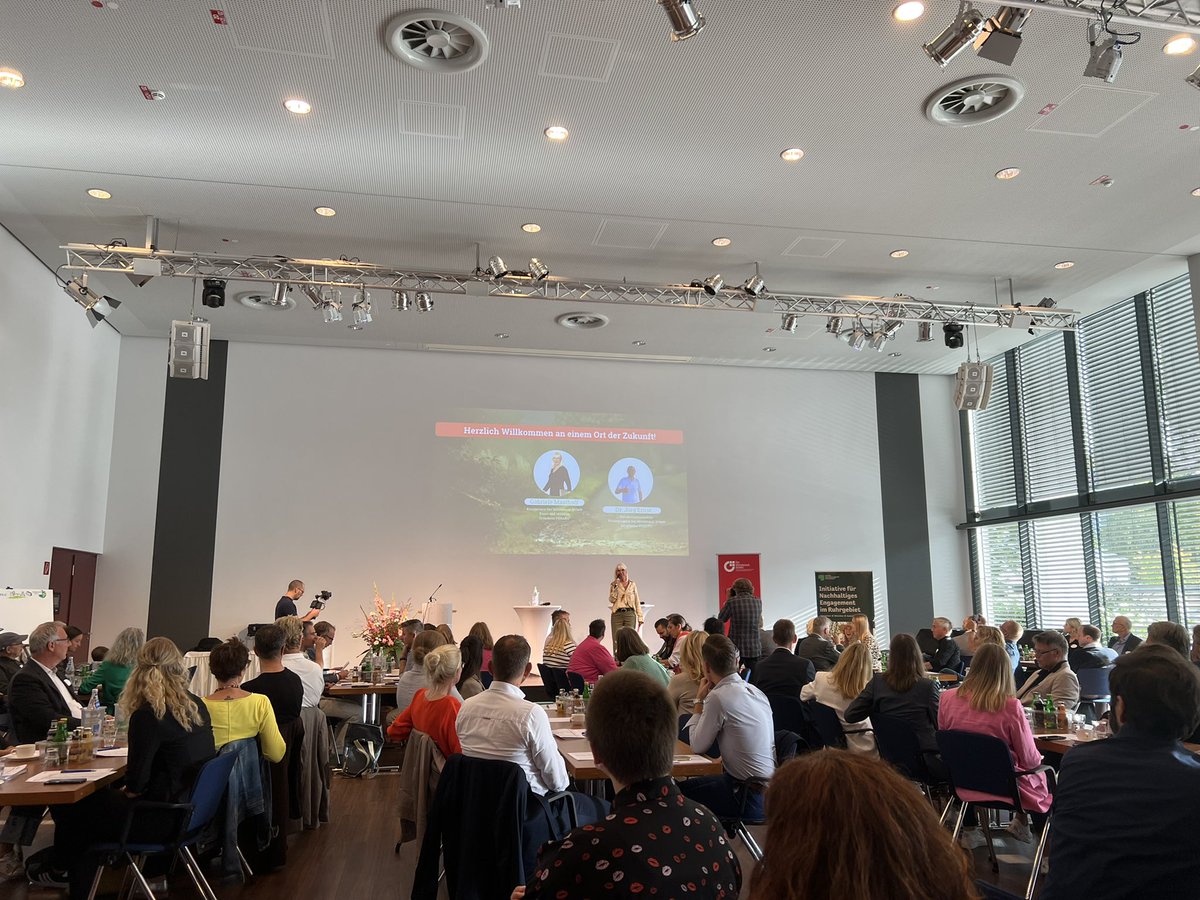 TKopatz's tweet photo. 1. #Nachhaltigkeitskongress #FoNaRu #ruhrgebiet #essen #communicode ist dabei https://t.co/bJHIq0K9d0