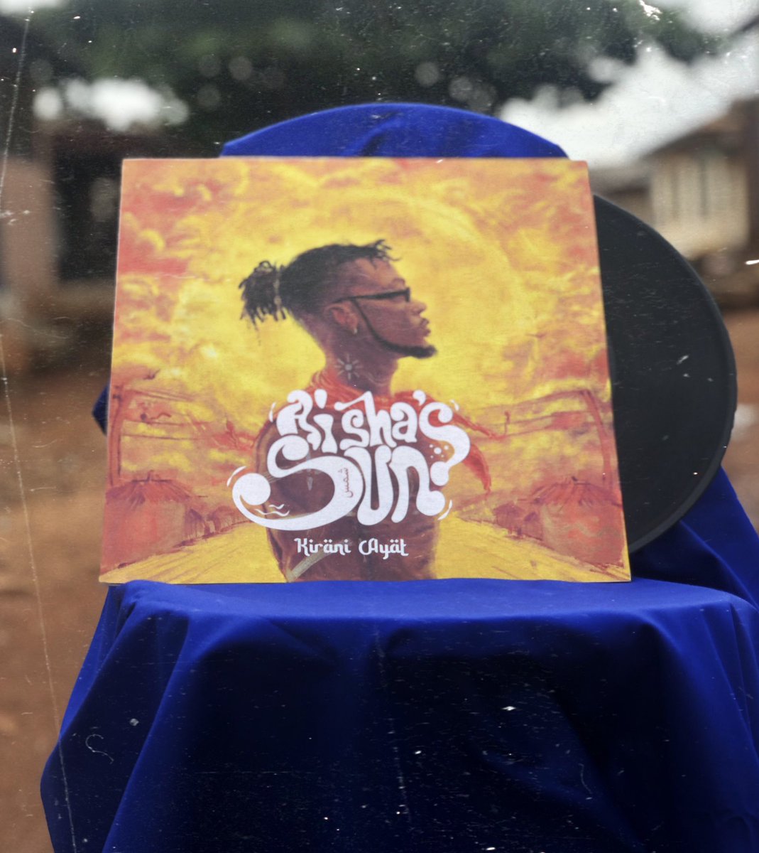 TeamAYAT's tweet photo. Cover art for @KiraniAYAT debut studio album “Aisha’s Sun”. 

Presave the album 💿; https://t.co/M4tUbZcrb1 out on the 16th of Sep.

#AishasSun ✨🌄✨ https://t.co/9v4vpF2ykn