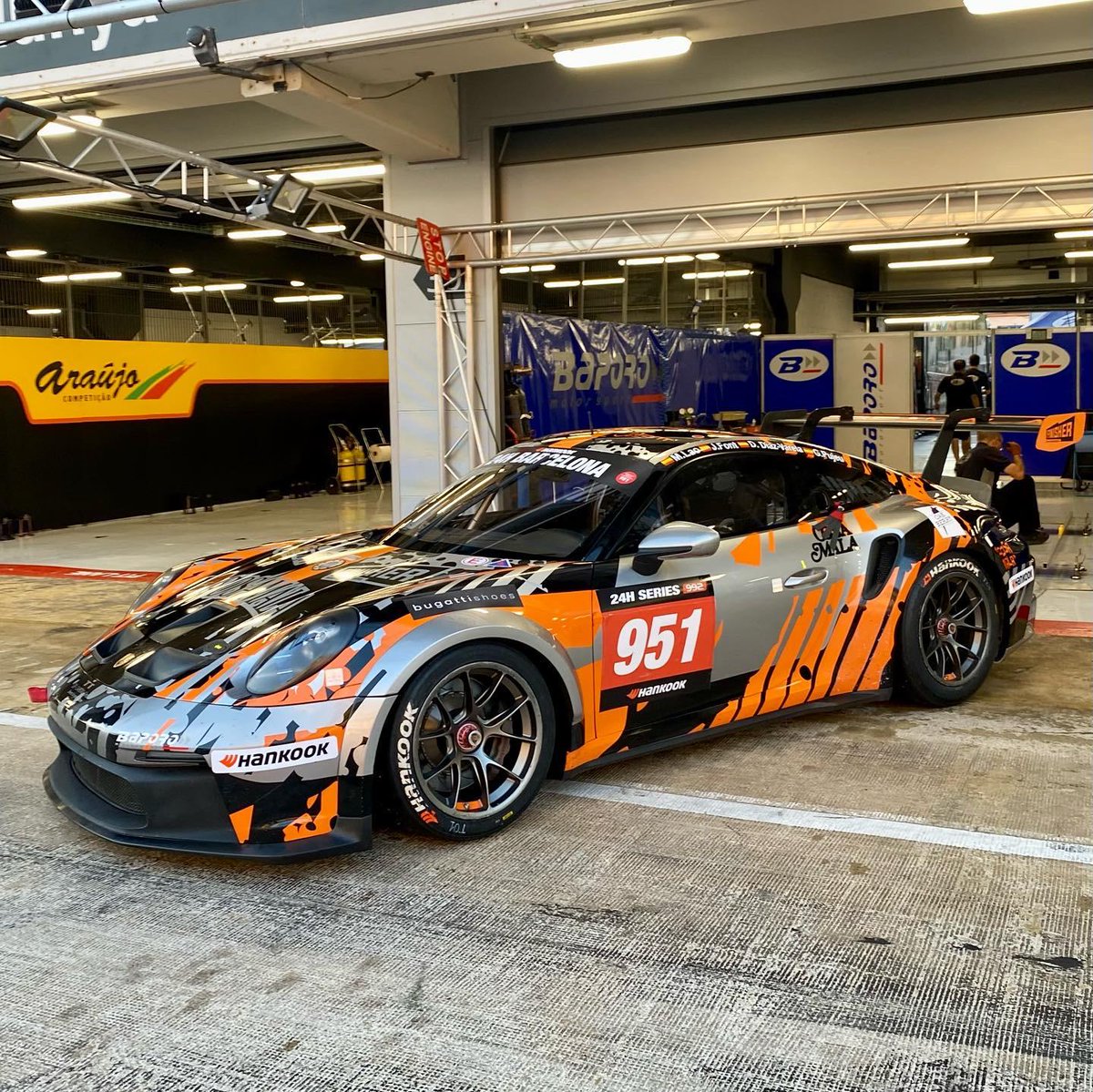 🚨ANUNCIO🚨 ¡Muy contento de contaros que voy a correr las 24 horas del <a href="/Circuitcat_es/">Circuit de Barcelona-Catalunya</a> con el equipo Baporo este fin de semana! 🏁

Hoy empezamos con FP, qualy y FP nocturno. Mañana la carrera empieza a la 13h. ¡Vamos a por todas chicos!💪🏻