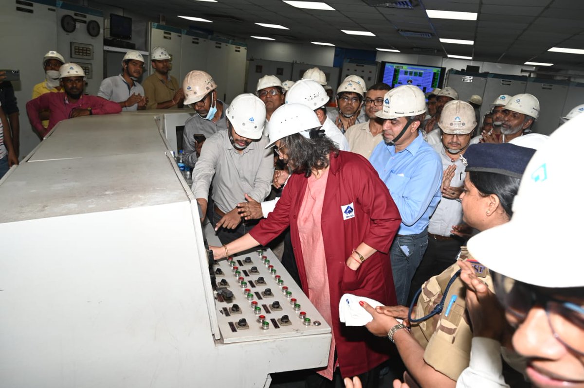 SAILBSL2's tweet photo. SAIL-Chairman Smt. Soma Mandal lights up BSL's Blast Furnace#4 equipped with new design features like with more number of Tuyeres, upgraded BLT hydraulic system etc after its campaign repair.   
@SAILsteel 
#ChairmanVisit https://t.co/pd1b56DY5k