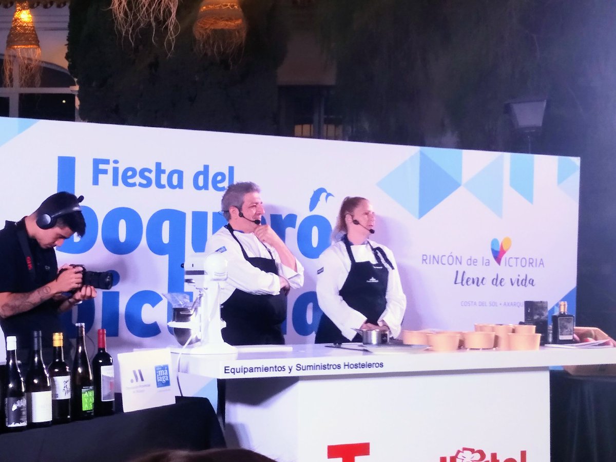 MicocinaCR's tweet photo. Nueva edición #FiestadelBoqueron @aytorincon @turismo_Rincon Grandes #chefs realizan sus platos con #boqueronvictoriano #culturagastronomica @SaboraMalaga #aovesmalagueños @vinos_malaga https://t.co/YSew6IbgTn