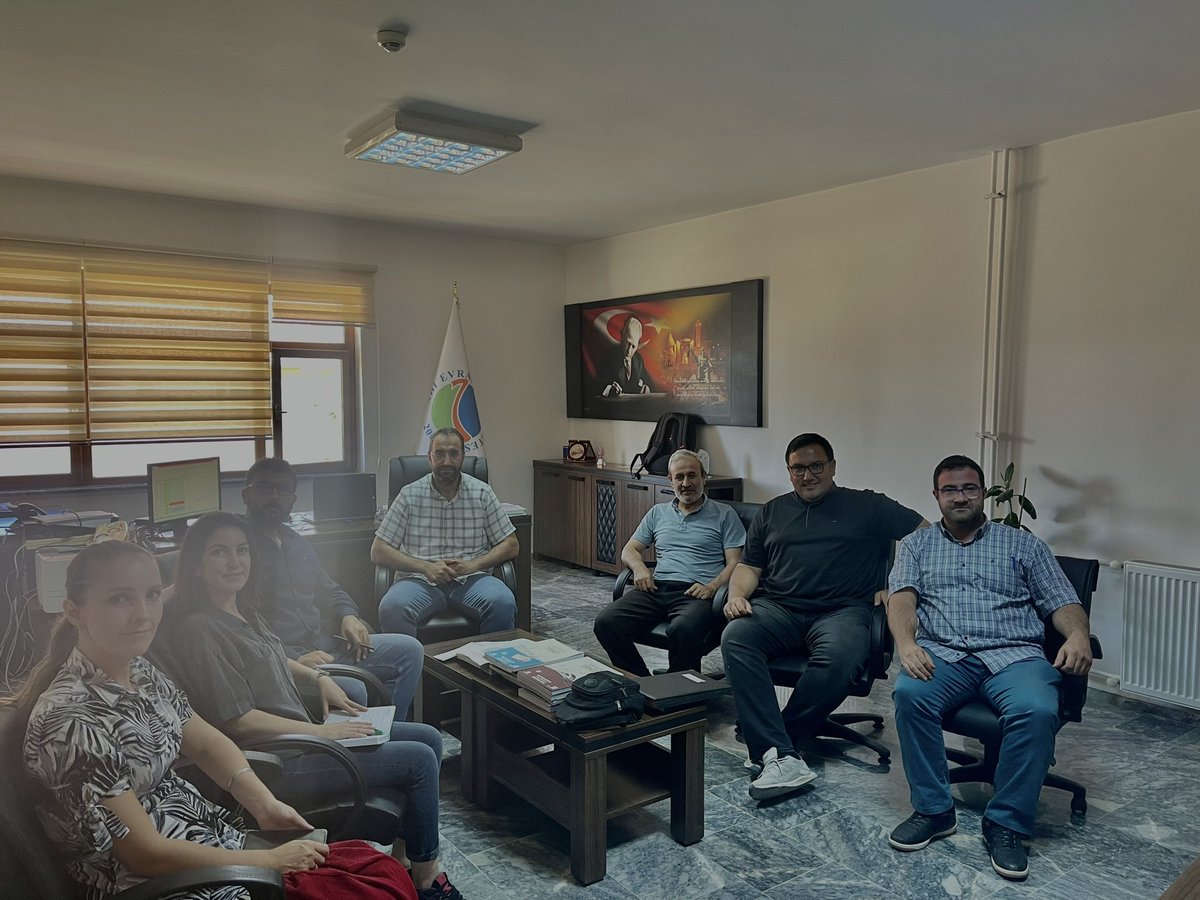 ahievrantomer's tweet photo. Kırşehir Ahi Evran Üniversitesi TÖMER Müdürü Dr. Öğr. Üyesi Ender Korkmaz @Env1d2er ve TÖMER hocaları yeni döneme hazırlık toplantısı gerçekleştirdiler. https://t.co/H9EnQynmod
