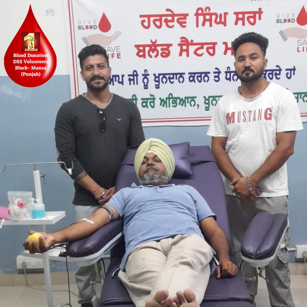 DSSNewsUpdates's tweet photo. You can become a superhero🦸‍♂️too. Just donate a pint of blood🩸. Be a life savior just as #DeraSachaSauda volunteers who donate blood &amp; save lives by following the teachings of Saint Dr. @Gurmeetramrahim Singh Ji Insan. #BloodDonation https://t.co/Pxxca6EunY