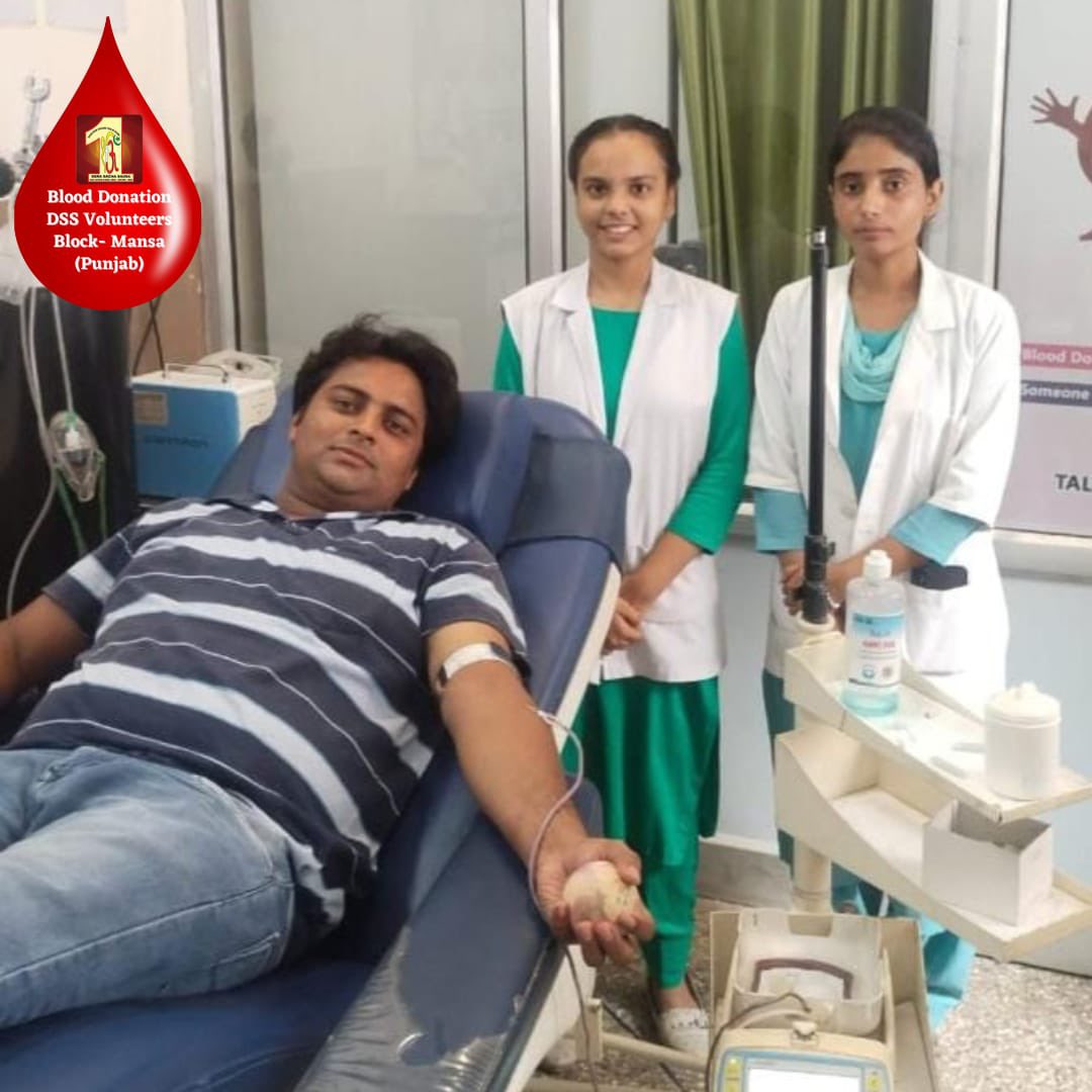 DSSNewsUpdates's tweet photo. You can become a superhero🦸‍♂️too. Just donate a pint of blood🩸. Be a life savior just as #DeraSachaSauda volunteers who donate blood &amp; save lives by following the teachings of Saint Dr. @Gurmeetramrahim Singh Ji Insan. #BloodDonation https://t.co/Pxxca6EunY