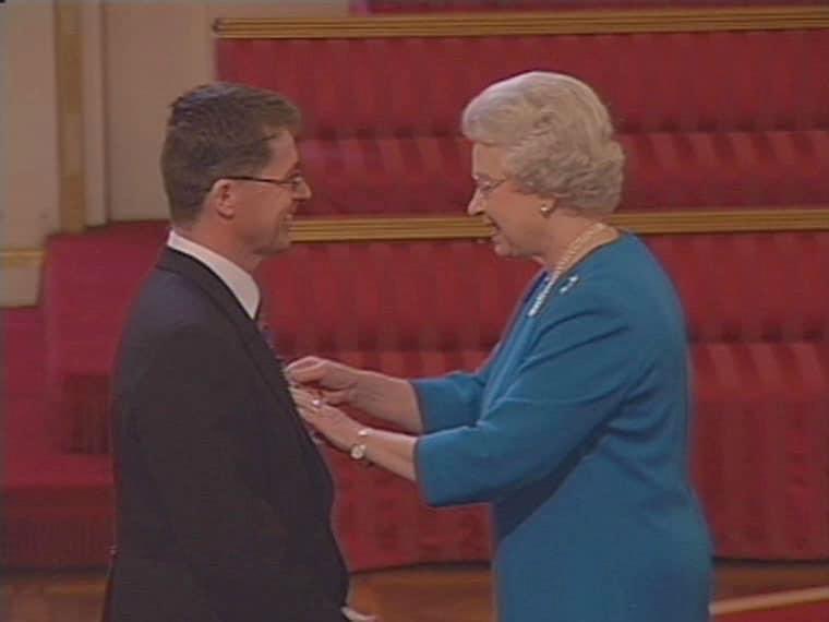 andyhinembe's tweet photo. A nice memory of when I met Her Majesty and she said to me “Roller coasters, are you crazy” and I replied “Yes, coaster crazy!” 🙏 #QueenElizabethII #coastercrazy https://t.co/99Da3CLIGv