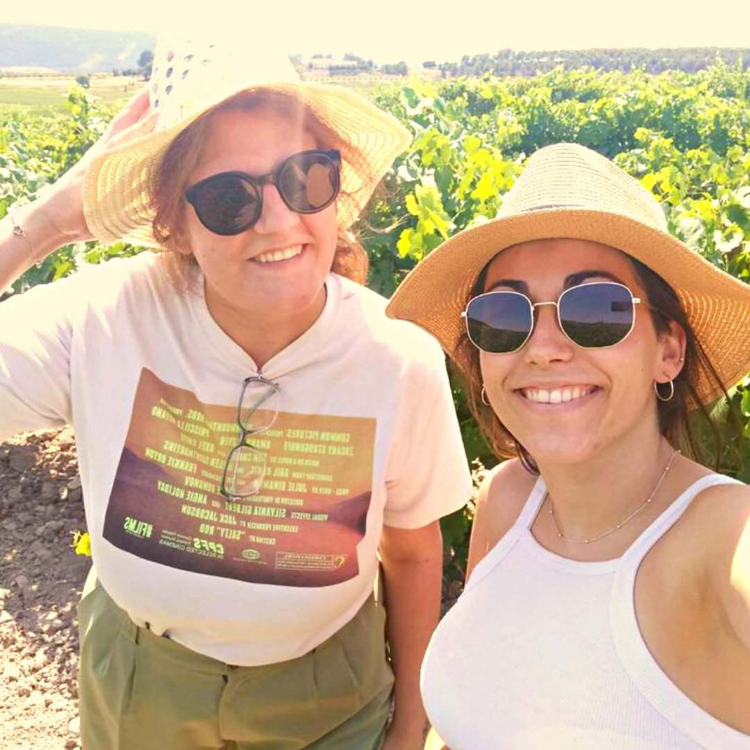 BoPersonales's tweet photo. Revisando desde el terreno la calidad y artesanía de nuestros #WineMakers (y que están GENIALES).
¡No todo el trabajo es en laboratorio!

#WinePositionSystem #BodegasPersonales #winelovers #ecologisme #Bodegas #vino https://t.co/1TZsUdN8Ra