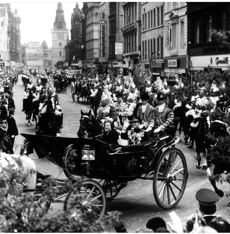 MilneSecurity's tweet photo. The Queen on her Jubilee Tour 1977 Glasgow - We offer our sincere condolences to the Royal Family at this very sad time https://t.co/aM0r03OVww