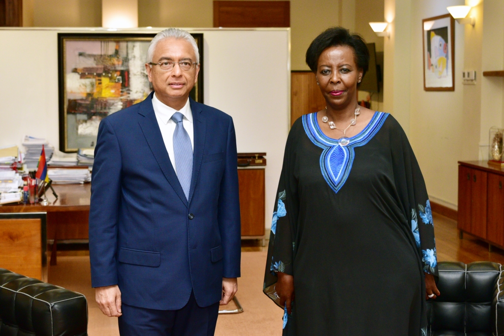 OIFrancophonie's tweet photo. La Secrétaire générale de la #Francophonie et le Premier Ministre de #Maurice🇲🇺 @KumarJugnauth ont échangé sur la situation internationale et régionale, la spécificité des petits États insulaires, la place de Maurice dans la Francophonie et les préparatifs du Sommet de Djerba. https://t.co/W3lozMGZsT