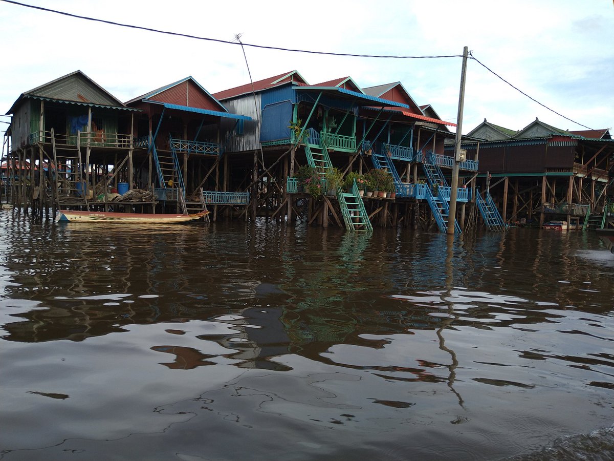 トンレサップ湖に
行ってきました。

20年ぶりだけど
相変わらず長閑で
時間が
ゆっくり流れている
印象でした。