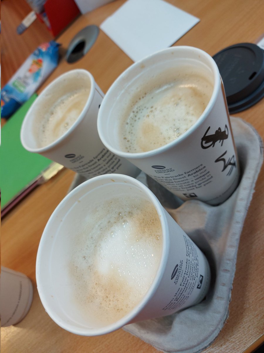 Bigtiny30's tweet image. Again @GreggsOfficial not a large latte the cappuccino is worse. 😡