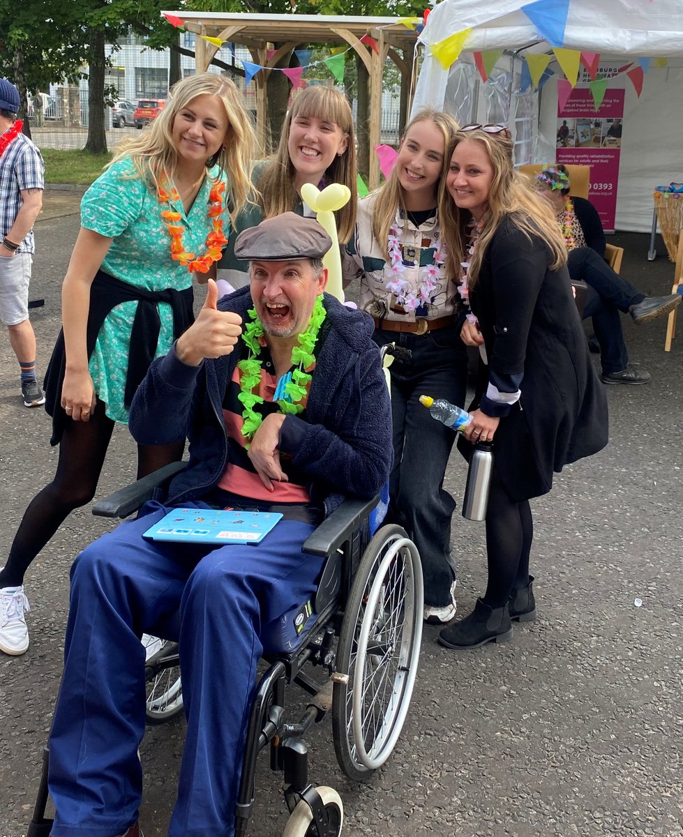 DigbyBrownCSR's tweet photo. Last Thursday we visited @EdinHeadway to support their end of summer BBQ.

Members, family, carers and staff enjoyed a tropical themed day with a delicious BBQ and afternoon of magic, balloon modelling, bubbles and circus skills.
#ourcommunitiesmatter https://t.co/FmRqVbLtFg