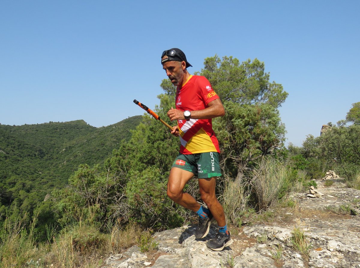 Monrasin's tweet photo. Y desde las llanuras manchegas, un gran currante de la montaña.... Es Jesús Gil García. 
@fedme_es  
#trailunning #carreraspormontaña #skyrunning 
https://t.co/WA9e4AaZQt https://t.co/jyz2fHWaRl