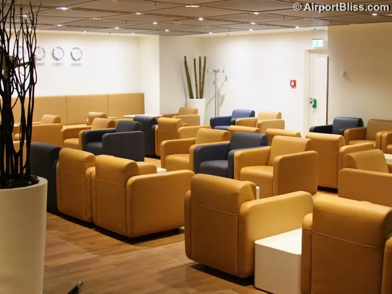 lounge_review's tweet photo. Freshen up upon touch down and have some breakfast before catching up on work at the @Lufthansa Welcome Lounge in #Frankfurt,  Lufthansa’s only arrivals lounge worldwide.
https://t.co/fCxYS18FUe https://t.co/Krf1O9yvLS