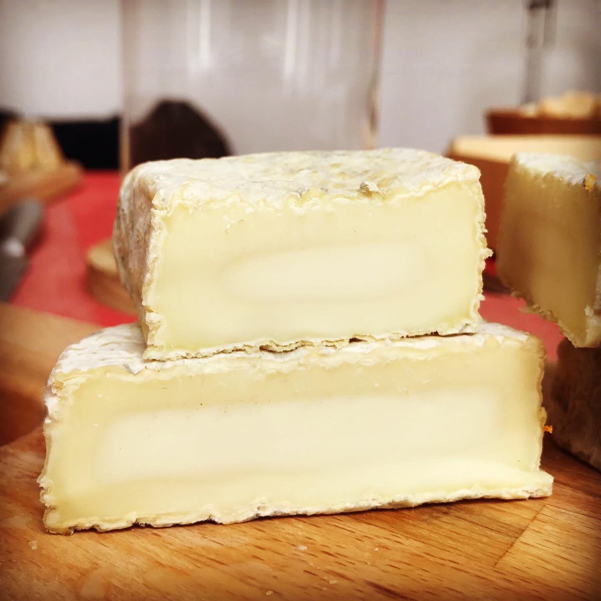 wellDone_quesos's tweet image. Consume productos de proximidad, de tu zona, naturales y colabora con el desarrollo de pequeños productores y comerciantes. 👍👍.
#YoComoQuesoArtesano
#Queso #QueRed #consumequesoandaluz