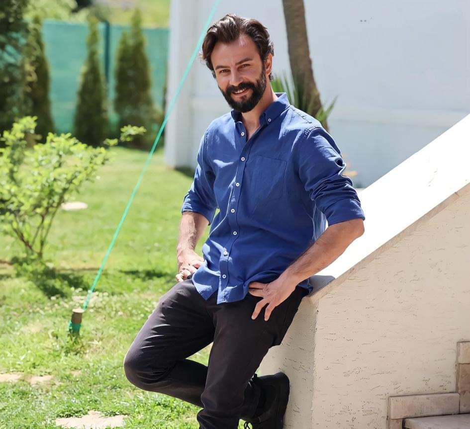 geceye yenilmeyen her insana ödül olarak bir sabah bir gündüz ve bir güneş vardır
günaydın 

#GökberkDemirci