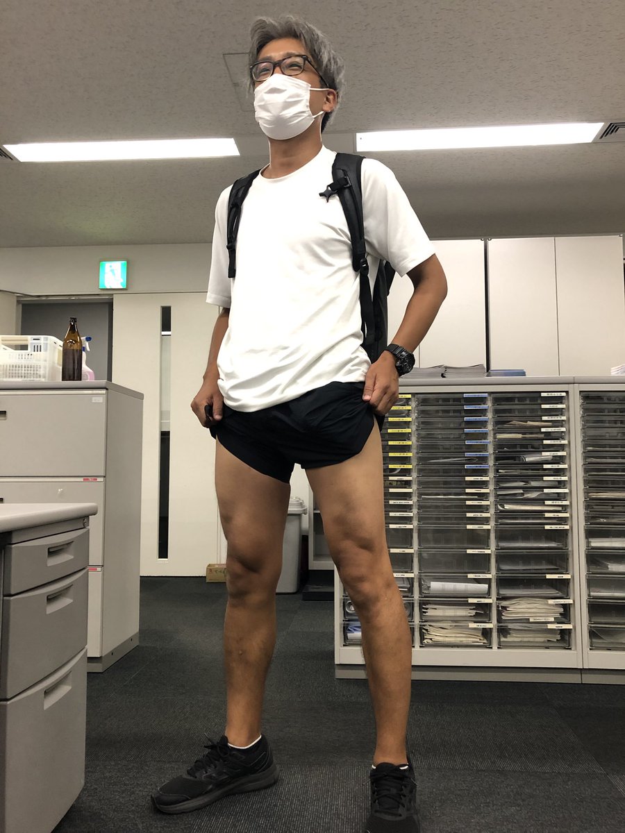 obs_radio1098's tweet photo. OBSアナウンサーで1番の美脚を皆さまにお届け👯‍♂️

サッカー⚽️、ランニング🏃‍♂️、サイクリング🚴‍♀️と圧倒的にスポーティーな趣味をお持ちな小田アナ🎤✨

走っているところを見かけた方は声援お待ちしております🙇‍♂️

#OBSラジオ
#美脚
#小田崇之
#トリニータ 
#mcmax
#圧倒的 https://t.co/Nc0lhcdbnT