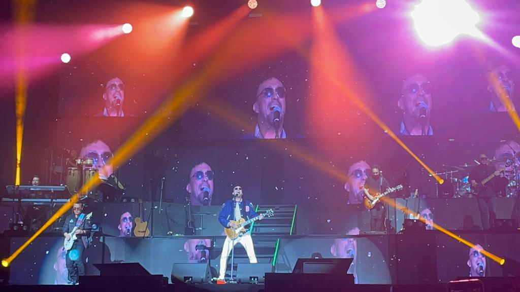 LeidyMartinn's tweet photo. Hoy tengo que decir que haber esperado 3 meses para que este día llegara LO VALIÓ TODO @andrescepeda!! Qué concierto tan absurdamente increíble y mágico!! Tus canciones me dan mil años de vida, GRAACIAS ❤ #MeImportasTour https://t.co/dGvWeOt8We