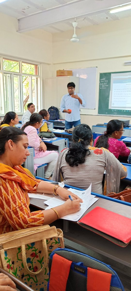 DrPoonam_doe's tweet photo. 2 days #EmcTraining completed @_GGSSS D, block Sultan puri.
It's constantly wonderful to work together with the team of teachers @Dir_Education
#energigzer 🕺
#EMC #Goal🙋‍♀️
*Employability ✅
*Nation pride 🇮🇳
*Economic Growth ✅
Grateful to🙏
@SCERT2021 
@PbpandeyB 
@SapnaYadav_EMC https://t.co/tWf9WwaWpx