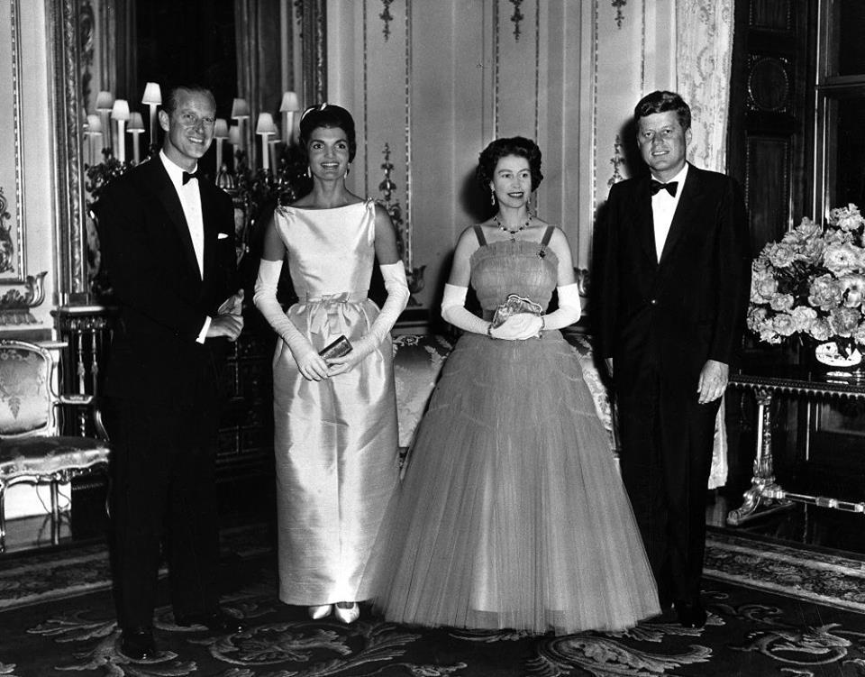 The US-UK Fulbright Commission wish to express our great sadness at the passing of Her Majesty, Queen Elizabeth II.  We thank her for her tireless work in the name of international relations. Our thoughts and prayers are with her family at this sad time.

fulbright.org.uk/news/us-uk-ful…