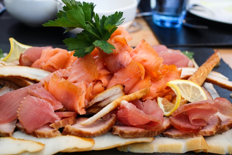 T_W_O's tweet photo. Wir haben unsere Brotzeit-Ideen wieder einmal erweitert. In unserem Blog findest Du viele Proviant-Ideen für Wanderungen und Ausflüge. Sie passen aber auch gut für Pausenbrote fürs Mittagessen oder die Schule: https://t.co/59iSsEcy0t
#brotzeit #jause #marende #pausenbrot https://t.co/yT1RNaWLLj