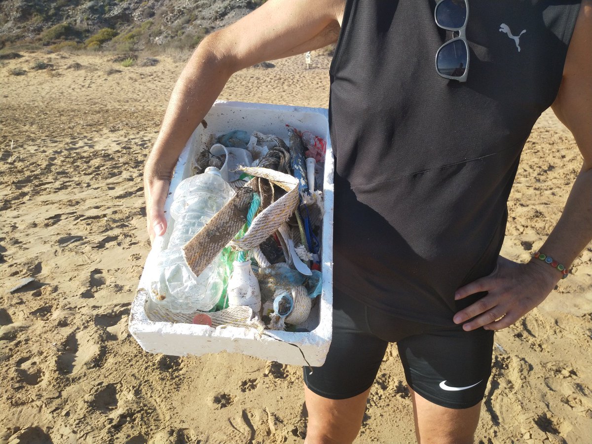 Gracias a Pedro y más gente como él, amigo, vecino y comprometido en la batalla contra #basuraleza en #Calblanque #Cartagena tenemos las playas más inaccesibles un poco más limpias. Ayer hizo buena cosecha del #topfive #basuramarina colillas, tapones, cabos... #malditoplastico