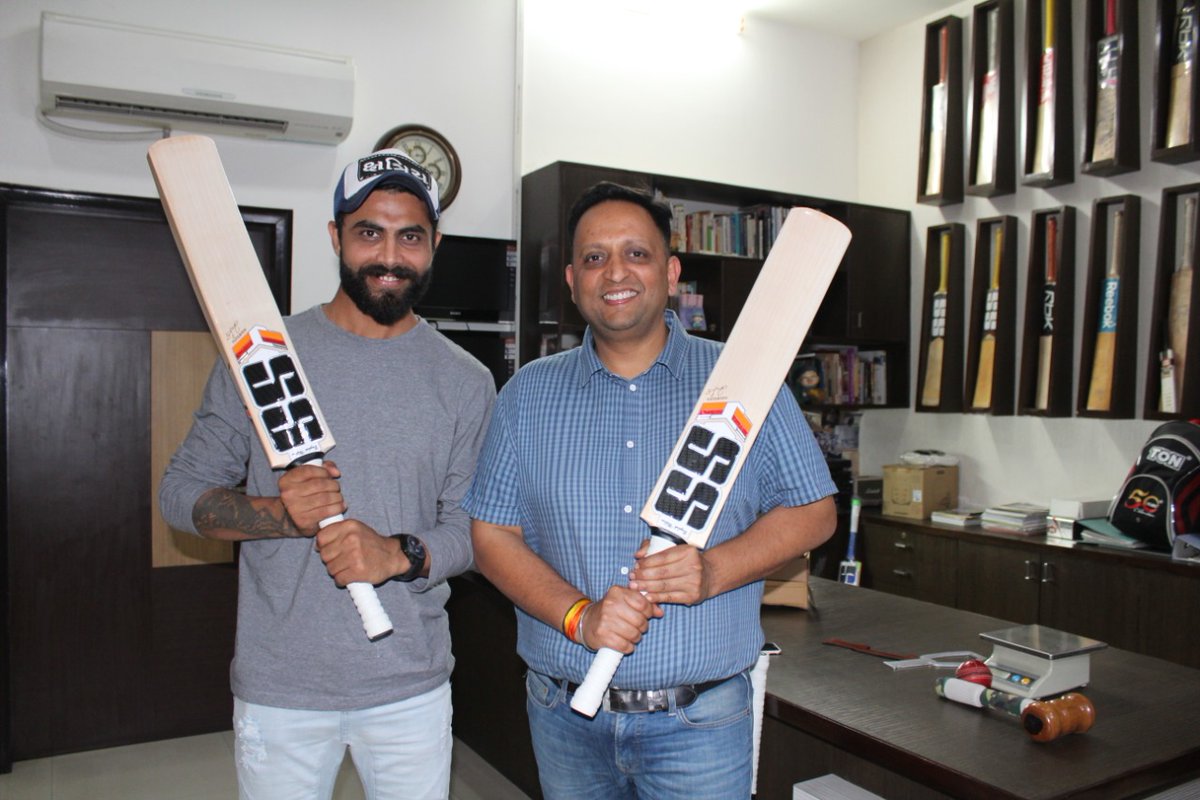 SareenSports's tweet photo. Wishing you a speedy recovery @imjadeja . May you come back stronger than before. Hang in there, better days are coming, #SirJadeja.

#Ravindrajadeja #SSBats #cricketmeansSS #bestneverstops #SSTonbats https://t.co/x44U2LcMlu