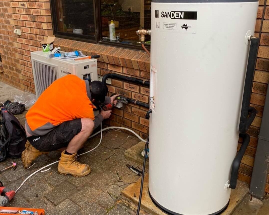 Green_Build_Edu's tweet photo. Training will soon be available for plumbers installing heat pump hot water systems. Register now to secure your spot. Limited places available. #heatpump #hotwater 
https://t.co/1LakAcxrDh https://t.co/mNa4MrPkDy