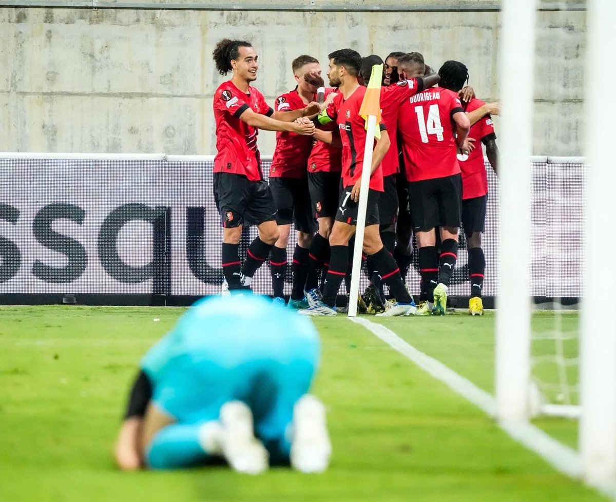 LorenzAssignon's tweet photo. Premier match à l’extérieur compliqué, on a rien lâché et on repart avec 3 points 🦁⚔️!!! Heureux d’avoir était décisif avec mon premier but sous les couleurs du @staderennaisfc 🤩 Merci aux supporters pour leur soutien❤️🖤 https://t.co/xykfMphQye