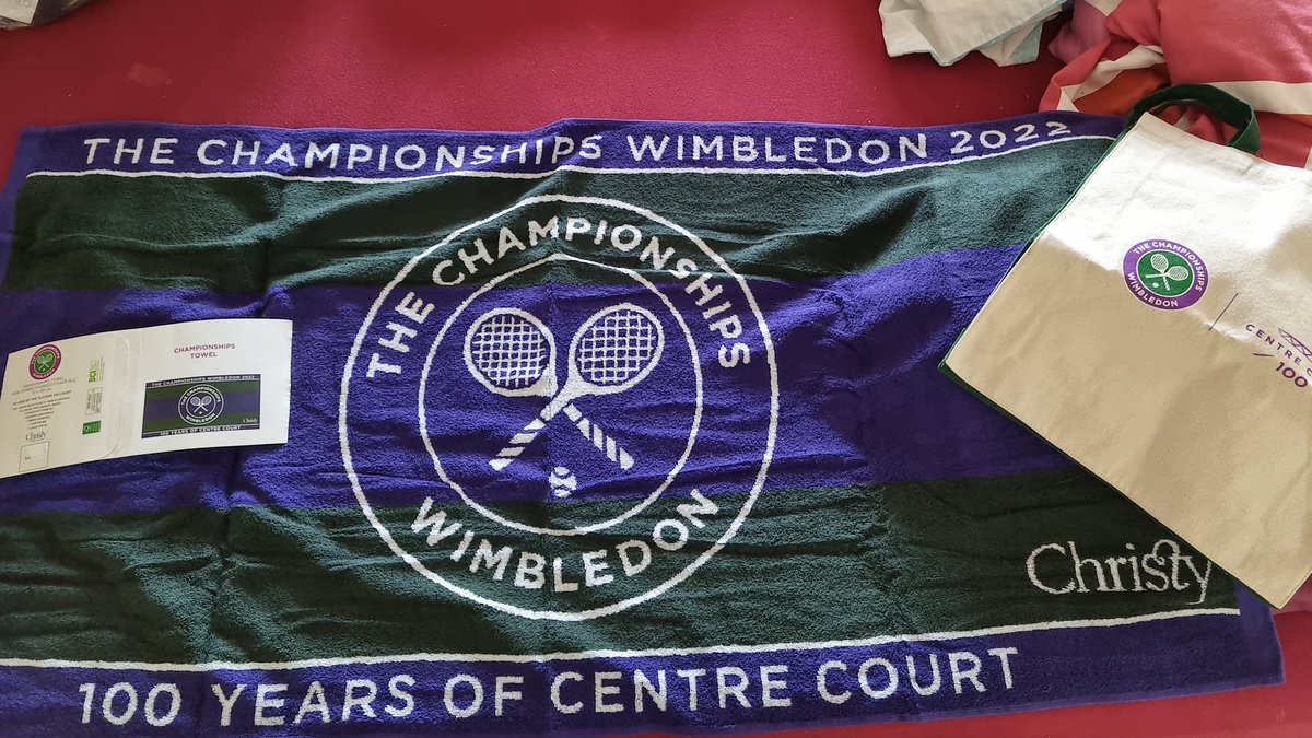 BlazVampl's tweet photo. @Markohrastar @PevcPeter @Sport_Klub_Slo Pa sem dočakal (prej ni šlo), od svaka ki živi tam, pa je bil tisto nedeljo na court 1.
Spomin na letošnji #Wimbledon, ki je bil poseben tudi zaradi znanih, drugih razlogov. #100yearsofcentrecourt
Naslednji teden pa Portorož. Se vidimo sobota, nedelja. https://t.co/iHy7RKnHbL