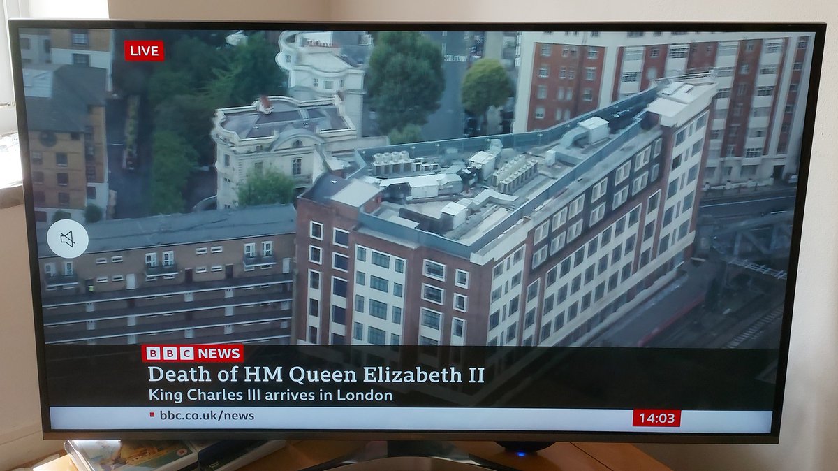 rsen5's tweet photo. @LBC @NickFerrariLBC @BBCOne Watched @BBCNews 🚁 coverage of #HMKingCharles arrival in London. So few roof PV (solar) no doubt partly due to scrappage of "green crap" installation grants by #Cameron gov. Now 9x renewable energy tariffs offered by gas coupling. Will #LizTruss' dash2frack gets Charles👎? https://t.co/eWjzuX6lf1