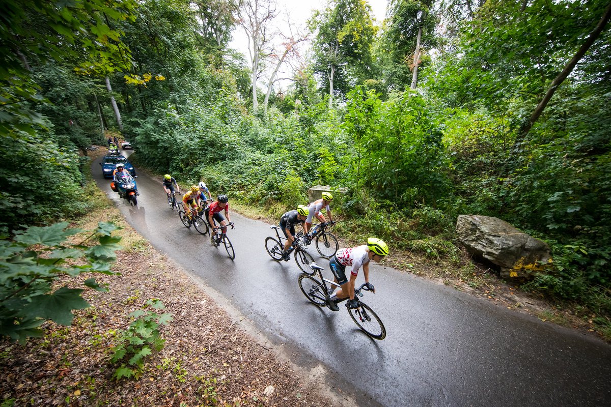 🗓 Zondag 11 september 
🚴‍♂️ Klimklassieker <a href="/EurodeOmloop/">EurodeOmloop</a> Kerkrade
🗣️ Onderdeel van <a href="/TopcompetitieNU/">Schwalbe Topcompetitie</a>  
🚩13.00 uur 🏁 17.00 uur
🔁16 ronden 
🚴‍♀️173,5 km
💻 Technische gids: bit.ly/3Rxtq7j

+
😍 Vanaf 10.00 uur Dikke Banden Race
💻 eurode-omloop.nl/dikke-banden-r…

#limburgcycling