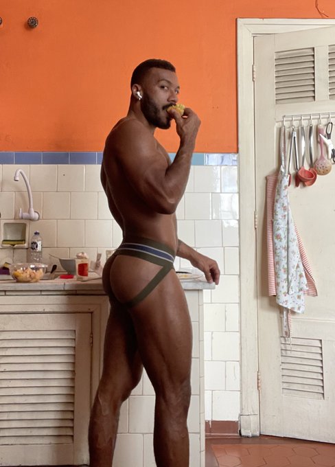 P&atilde;o com ovo https://t.co/04VnhrhYrM
