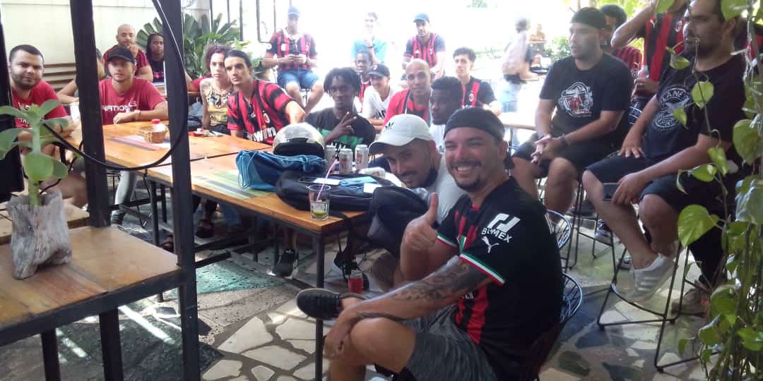 Milanista1899_'s tweet image. 📍La Habana
🤩 Nada mejor que compartir en Familia!
CON IL MILAN NEL CUORE ❤️🖤