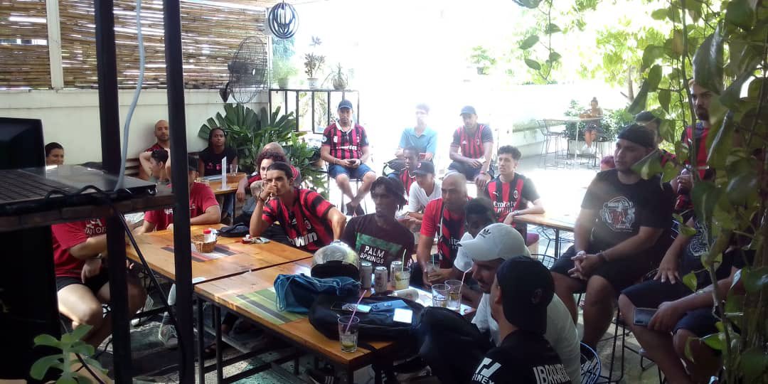 Milanista1899_'s tweet image. 📍La Habana
🤩 Nada mejor que compartir en Familia!
CON IL MILAN NEL CUORE ❤️🖤