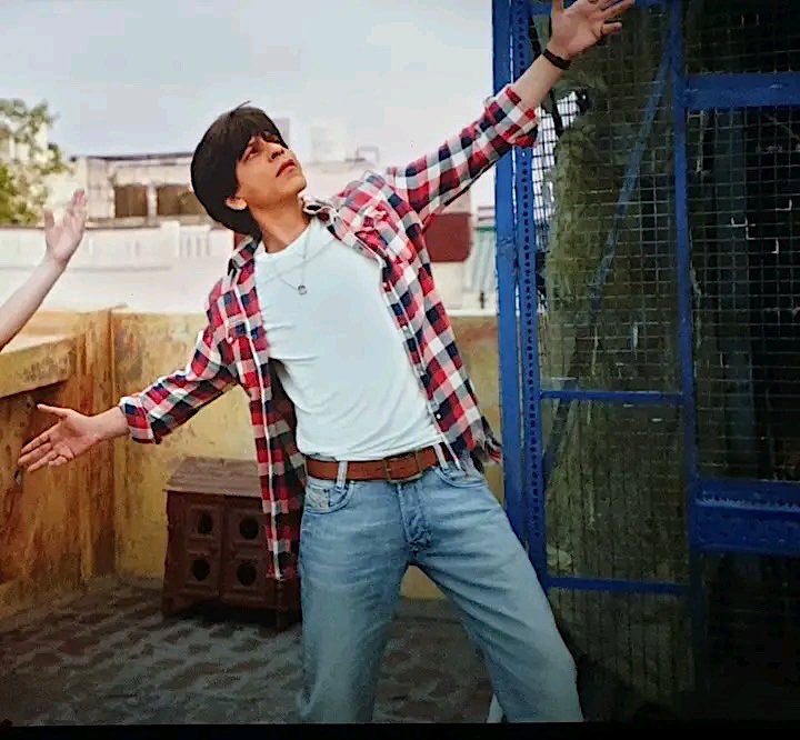 MoreSeth2's tweet photo. Sab ke sab masterpiece cameo 🔥🔥💥
Thank you khan sahab 🙏
#Pathaan #BramhashtraReview #ShahRukhKhan𓀠 https://t.co/qMrDroy2vy