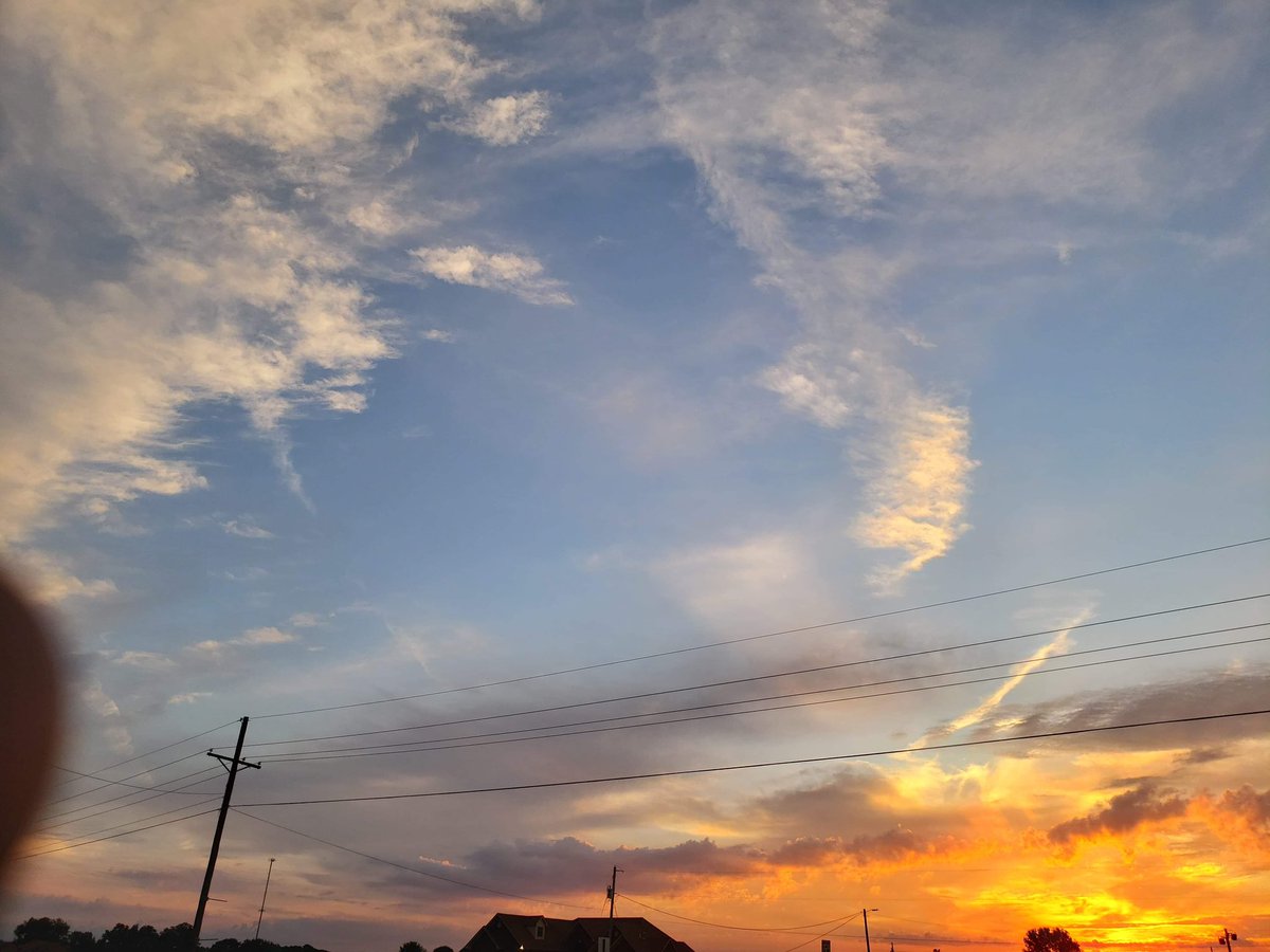 AshleyReneeWx's tweet photo. Beautiful sunrise over #RulevilleMS 😍 #mswx #mississippidelta https://t.co/KbWDShzJd6