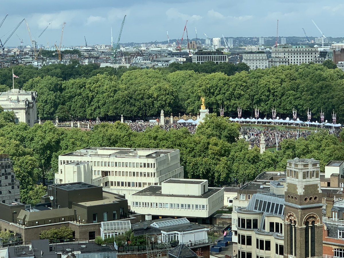 retailrevival's tweet photo. People watching from my workplace window this morning. https://t.co/Qhmz9Lze0Y