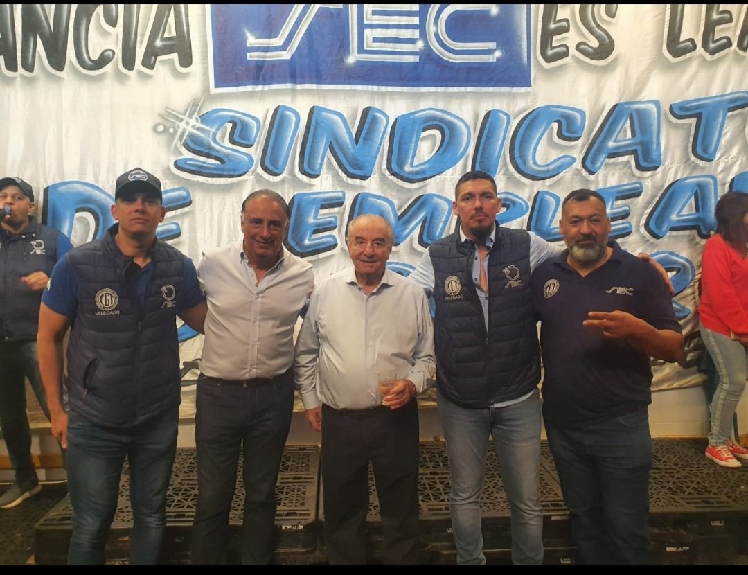 liz_bren3's tweet photo. Nuestra segunda casa Carrefour 220, fue una verdadera fiesta de los trabajadores/as de comercio.
Gracias Cro. @Cavalieri_SEC y  @CarlosPerezSEC por su grata visita.
La Militancia siempre presente💪
El 15/09 llenamos las urnas con votos azules!!!
@GustavoINCSA #Militanciaeslealtad https://t.co/oPXV6sctgJ