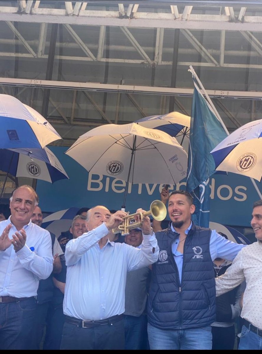 Nuestra segunda casa Carrefour 220, fue una verdadera fiesta de los trabajadores/as de comercio.
Gracias Cro. <a href="/Cavalieri_SEC/">Armando Cavalieri</a> y  <a href="/CarlosPerezSEC/">Carlos Pérez</a> por su grata visita.
La Militancia siempre presente💪
El 15/09 llenamos las urnas con votos azules!!!
<a href="/GustavoINCSA/">Gustavo D Bustamante</a> #Militanciaeslealtad
