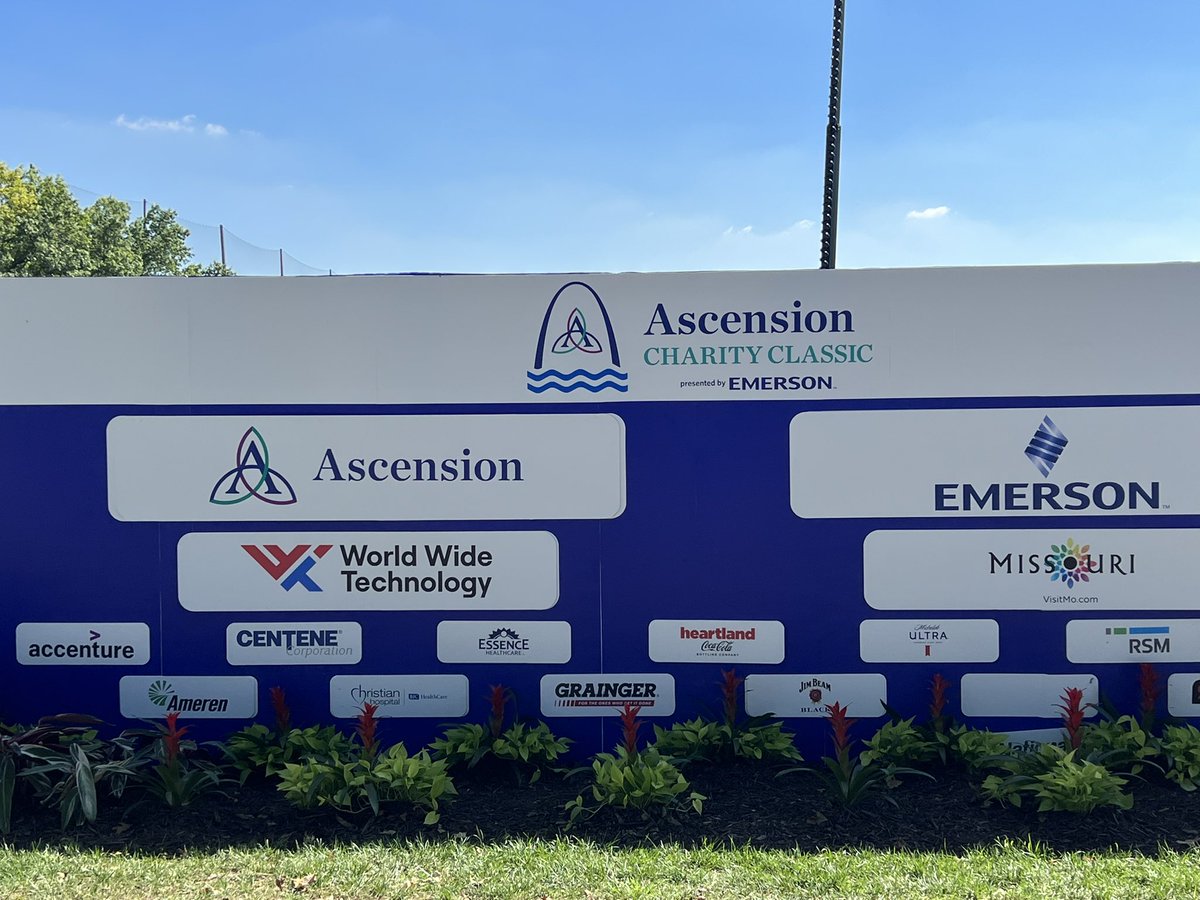 Great to see all the kids greeting some great golf tips at the <a href="/Accenture_US/">Accenture US</a> Youth Golf Clinic. #AscensionCharityClassic