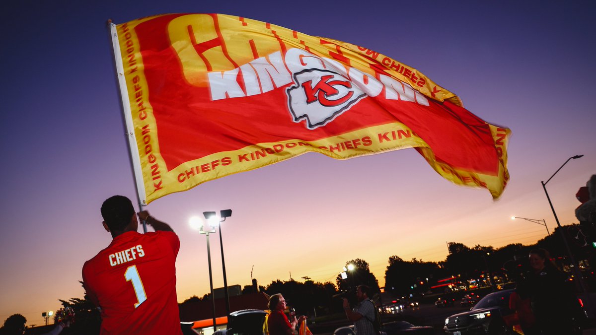 Chiefs's tweet photo. Have YOU gotten your #RedFriday flag yet⁉️ https://t.co/4qdG4BgJ5f