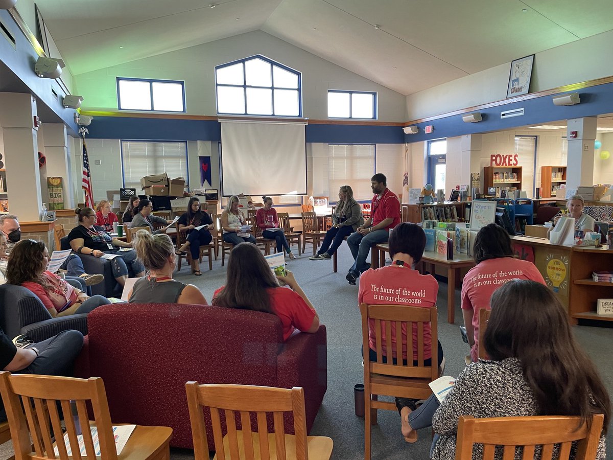 Kidlit and coffee was a great way to start the day. ⁦<a href="/Yorkville115/">Yorkville Community Unit School District 115</a>⁩ ⁦<a href="/Mrs_McHugh/">𝕄𝕣𝕤. 𝕄𝕔ℍ𝕦𝕘𝕙  (Steph)</a>⁩ ⁦<a href="/LBookends/">LibrarianBookends (Steph 💛& Mary❤️) #alaac24</a>⁩