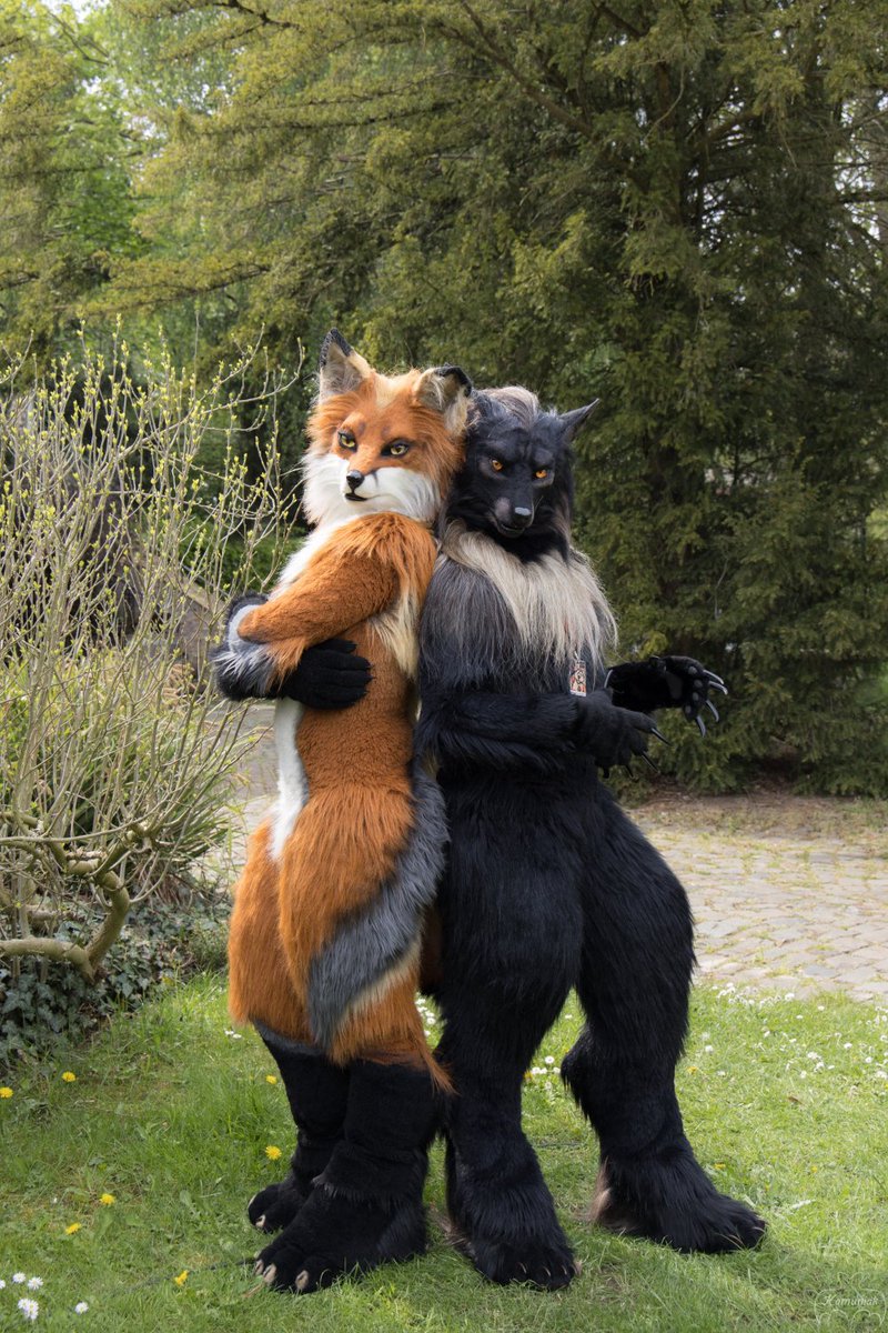 Ready to conquer the world with <a href="/shaqualhound/">Shaqualhound</a> :&gt;
#FursuitFriday

📷 <a href="/KamuBat/">Kamuniak 🦇</a> 
✂ <a href="/clckwrkcreature/">Clockwork Creature</a>