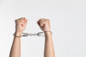 Droit accordé à la profession d'avocat de visiter les lieux de privation de liberté : le Bâtonnier Edouard BILLAUX et ses délégués se sont rendus le 2 septembre dans les commissariats de CRETEIL, CHOISY-LE-ROI, VITRY-SUR-SEINE et VILLENEUVE-SAINT-GEORGES avocats-valdemarne.com/le-barreau/der…