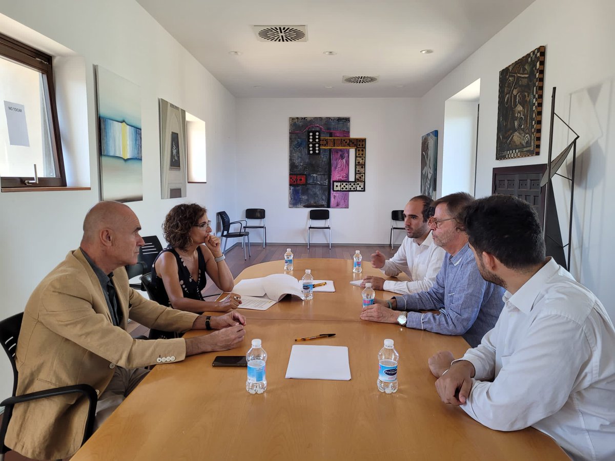 SevillaQuiereMetro (@sevquieremetro) on Twitter photo đLĂNEA 3 METRO DE SEVILLA EN LOS PRESUPUESTOS GENERALES DEL ESTADOđ
Nos reunimos en la mañana de hoy con el alcalde <a href="/antoniomunozsev/">Antonio Muñoz</a>, y la ministra de Hacienda <a href="/mjmonteroc/">MarĂa JesĂșs Montero</a> quien nos confirma que la primera anualidad del tramo norte de la lĂnea 3 serĂĄ incluida en los PGE 2023 đLĂNEA 3 METRO DE SEVILLA EN LOS PRESUPUESTOS GENERALES DEL ESTADOđ
Nos reunimos en la mañana de hoy con el alcalde <a href="/antoniomunozsev/">Antonio Muñoz</a>, y la ministra de Hacienda <a href="/mjmonteroc/">MarĂa JesĂșs Montero</a> quien nos confirma que la primera anualidad del tramo norte de la lĂnea 3 serĂĄ incluida en los PGE 2023