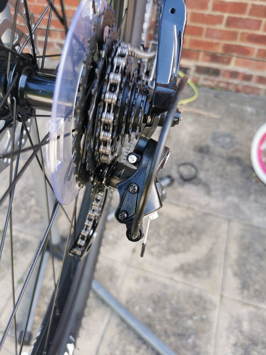 Never buy a bike from <a href="/EvansCycles/">Evans Cycles</a> arrives damaged and after trying to get it sorted they've decided they are going to do fuck all.  lesson learnt should have gone to <a href="/DecathlonUK/">Decathlon UK</a>  <a href="/sigmasports/">Sigma Sports</a> <a href="/TredzBikes/">Tredz</a> or <a href="/RutlandCycling/">Rutland Cycling</a> instead 🤦‍♂️ anyone else had shitty #evans #service?