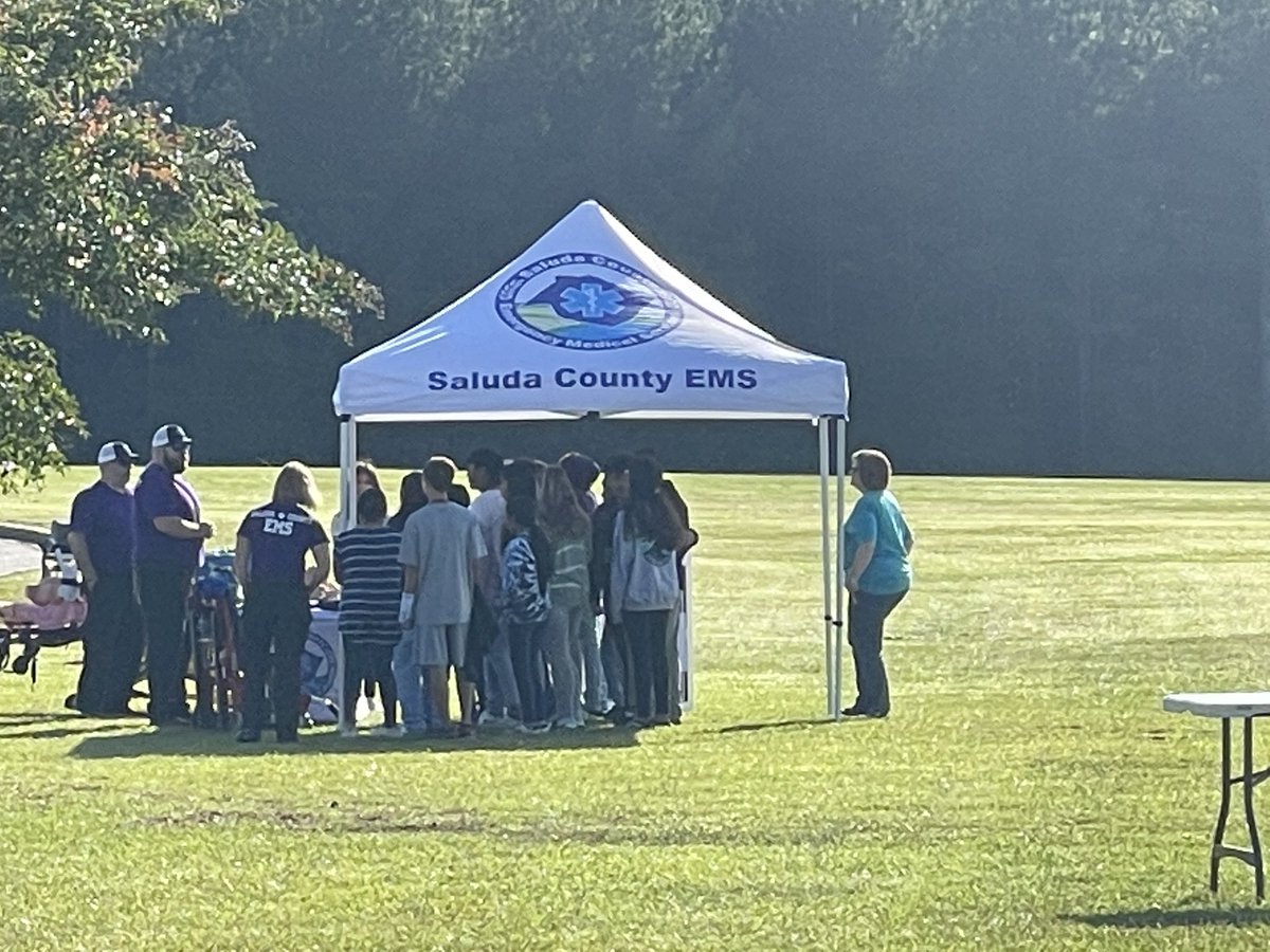 SaludaMiddle's tweet photo. SMS is celebrating our First Responders today.  So thankful for all they do for our community and for coming out to highlight their careers for our students. https://t.co/elgw1oPrE3
